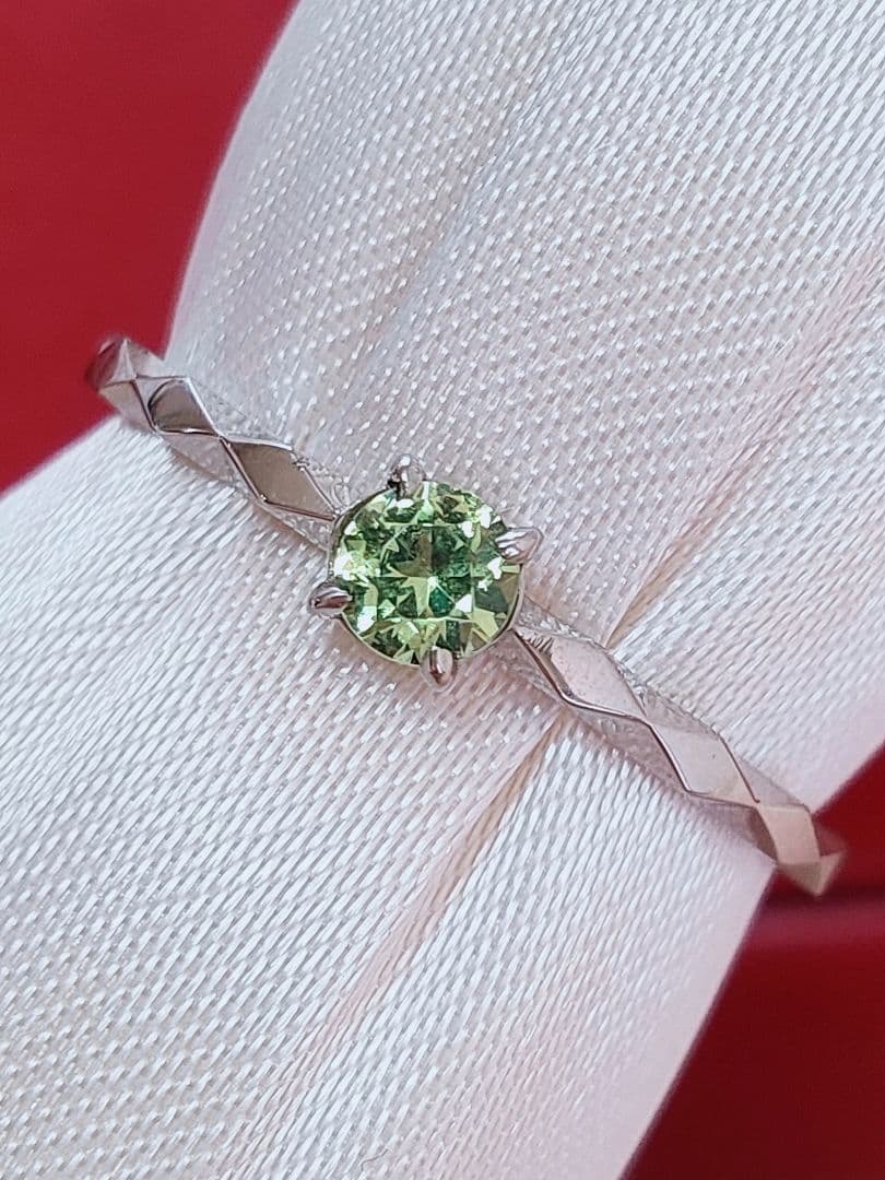 未使用品 pt950 天然デマントイドガーネット リング