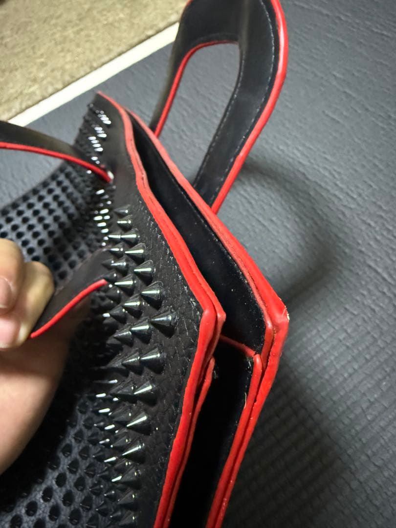 【美品】Christian Louboutinスタッズレザートートバッグ黒赤コバ