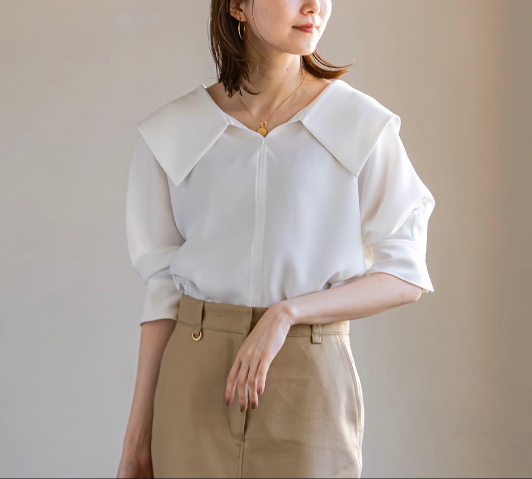 美品　NOBLE ノーブル　スムージーサテンビッグカラーブラウス　ホワイト