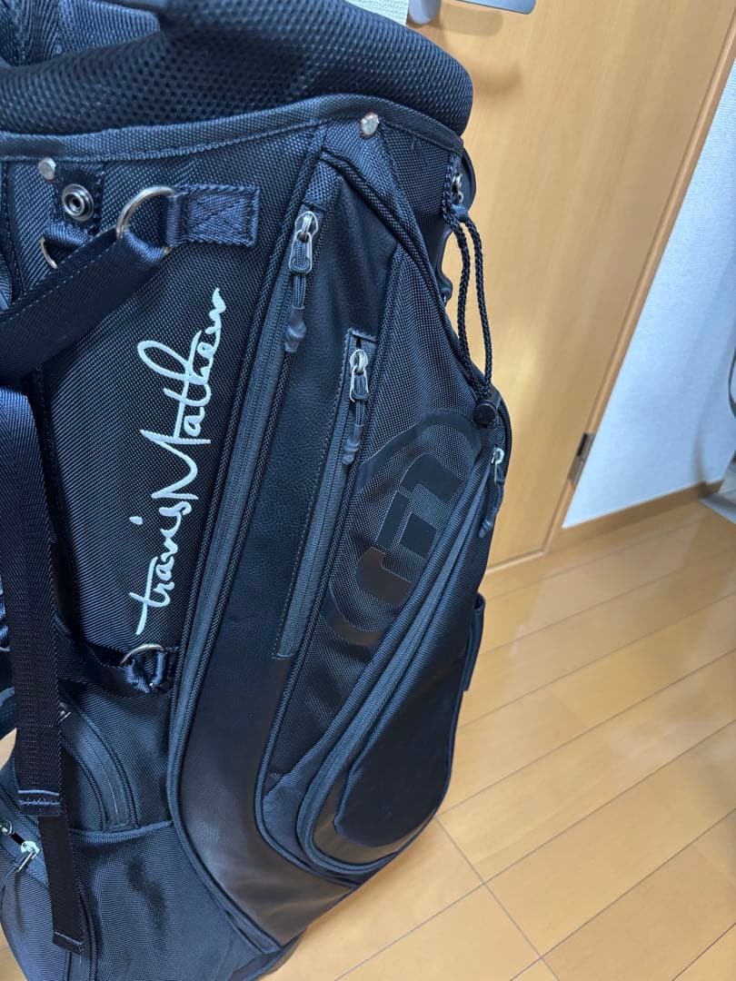 Travis Mathew ブラックキャディバッグ