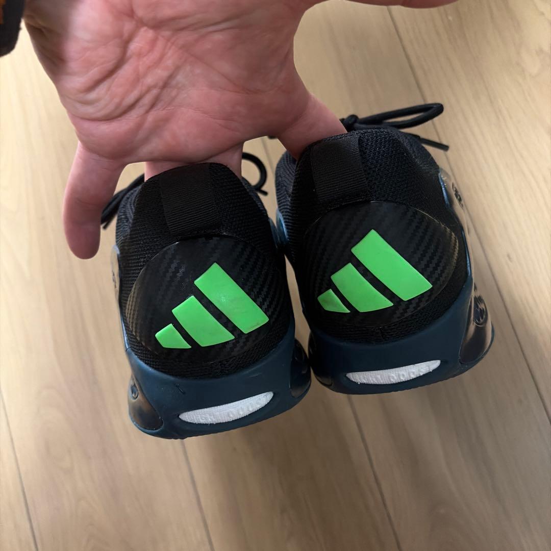 adidas バスケットボールシューズ ブラック/グリーン