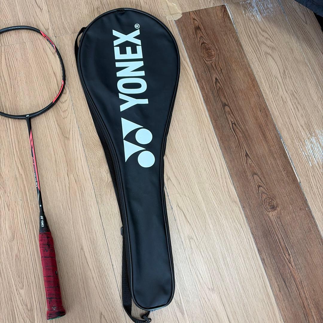 YONEX バドミントンラケット 黒/赤 ケース付き