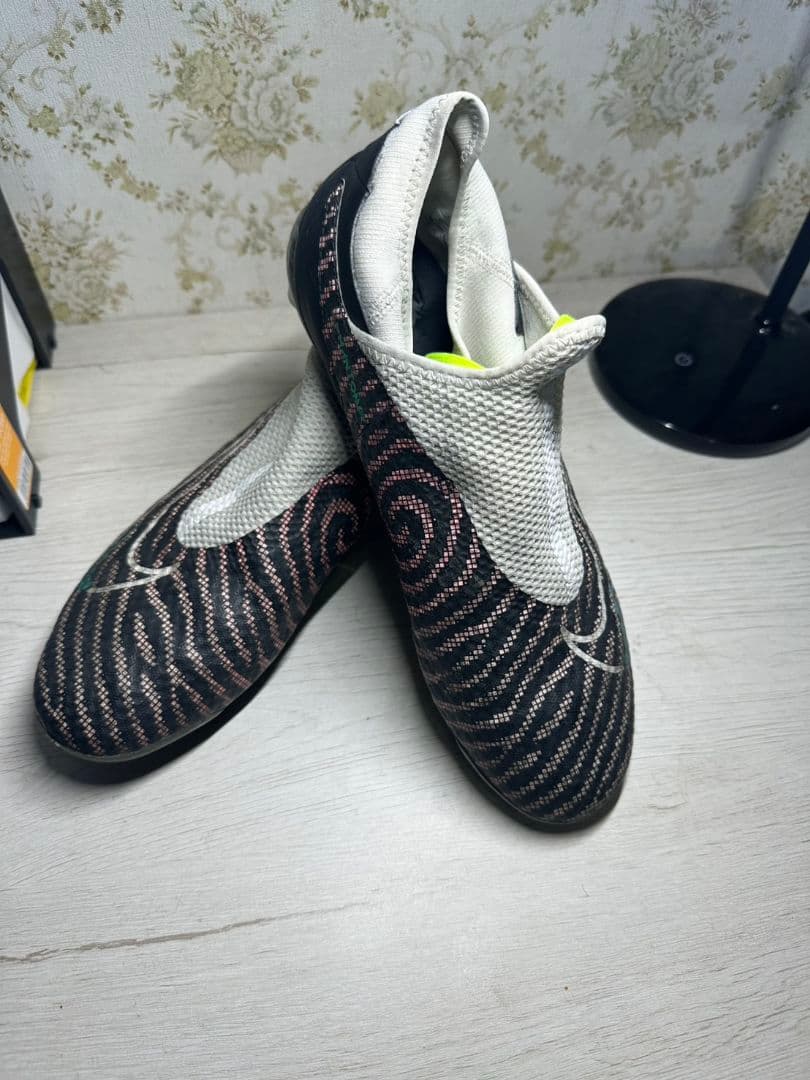 Nike サッカーシューズ・スパイク ブラック/ホワイト/ピンク