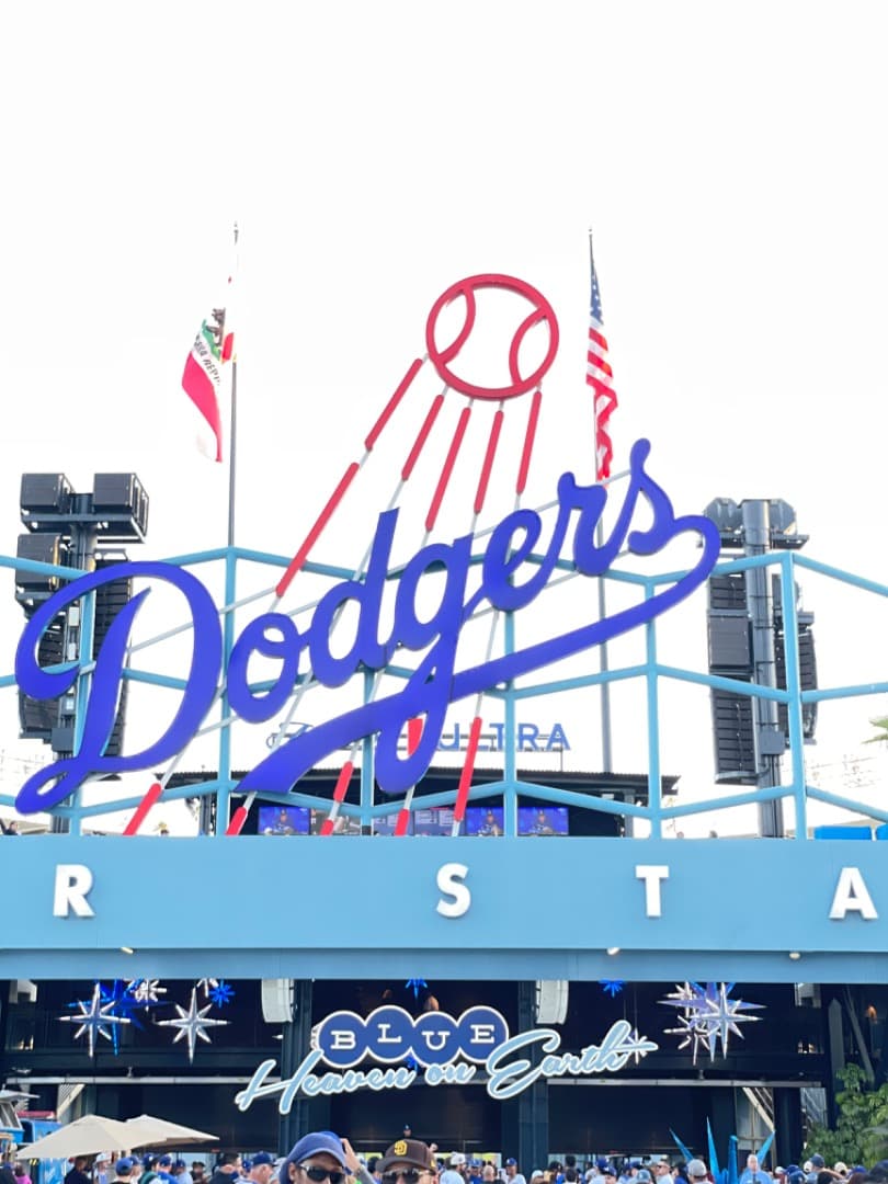 大谷翔平ドジャースＴシャツ/サイズＭ & 来場者限定冊子