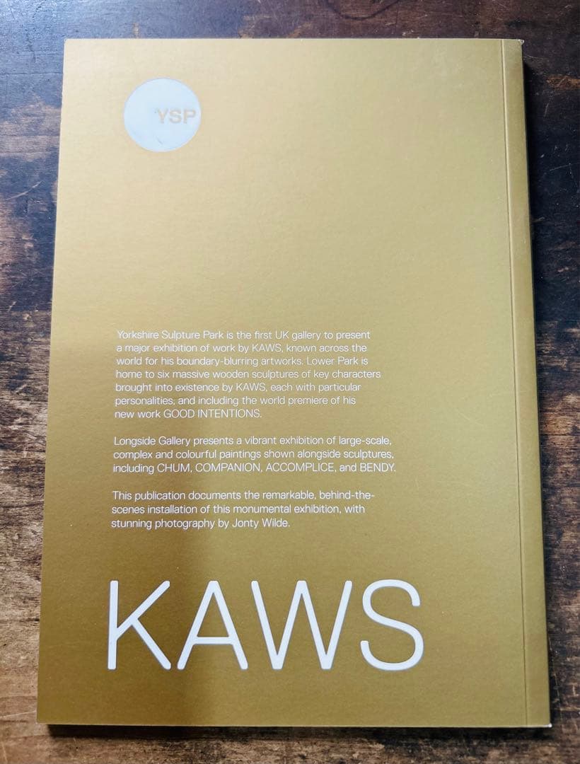 美品　希少　KAWS YSP ヨークシャー彫刻公園 カウズ 写真集 本