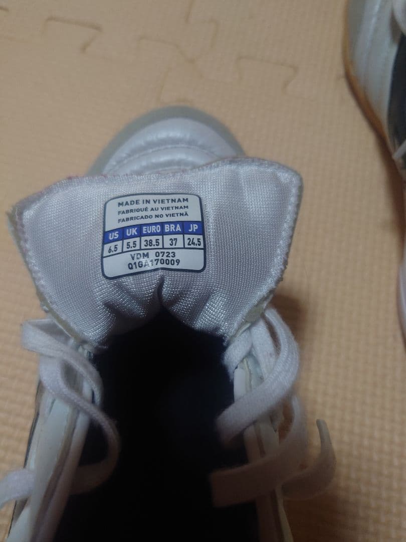 Mizunoモレリア フットサルシューズ ホワイト/ネイビー