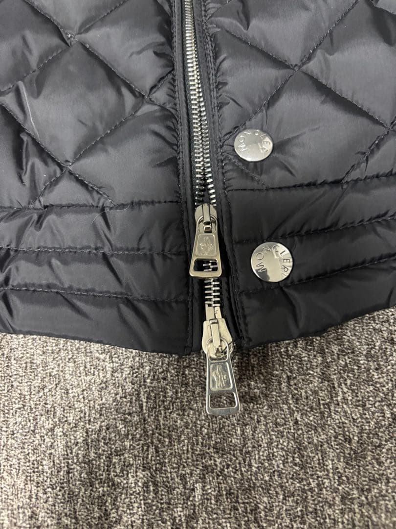 モンクレール　ダウンベスト