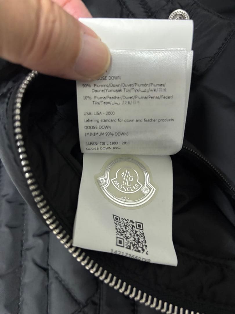 モンクレール　ダウンベスト