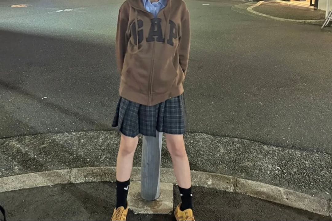 GAP ロゴジップパーカー　ブラウン