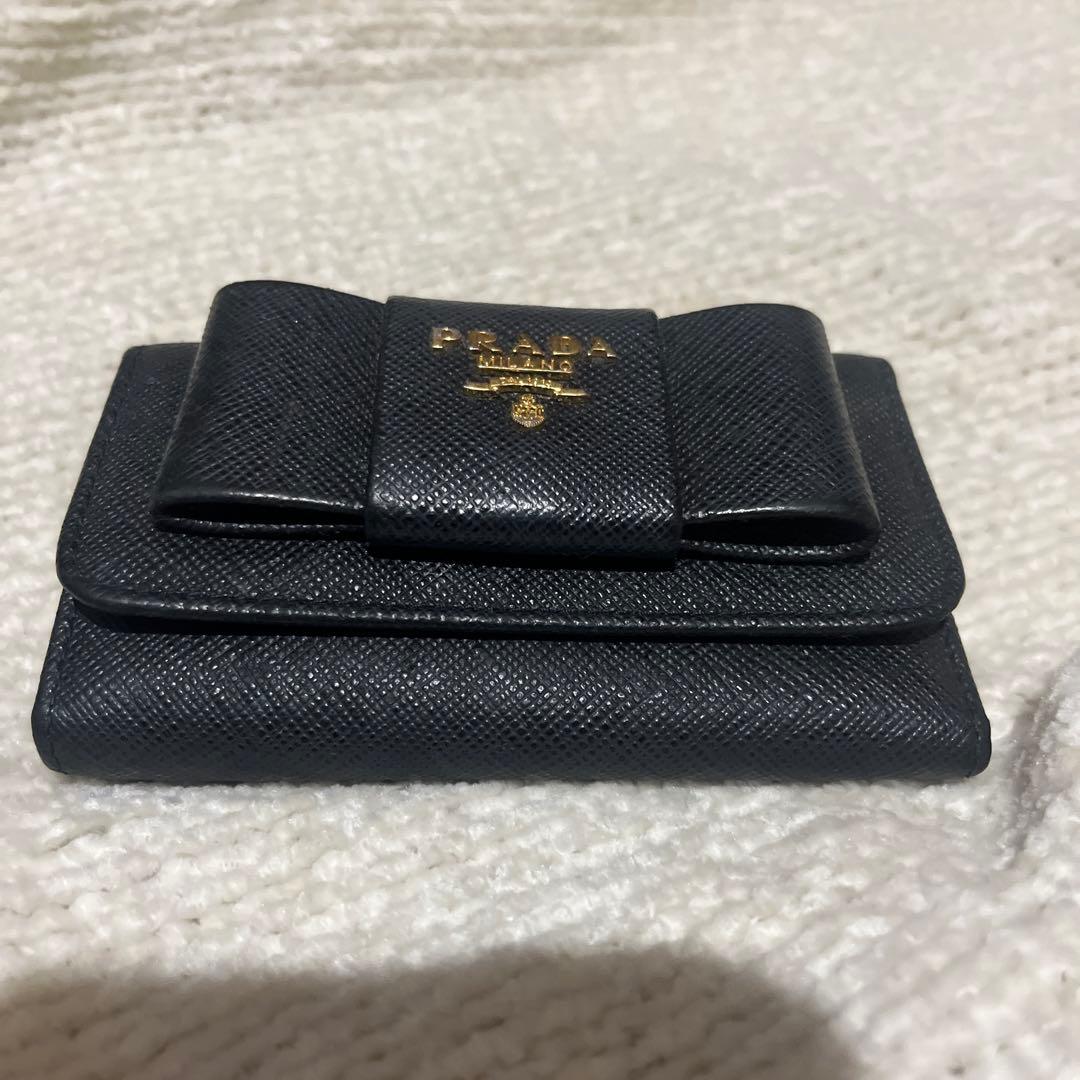 PRADA ブラック レザー キーケース リボン