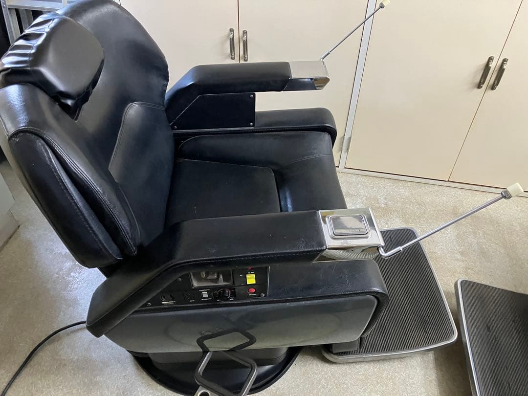 【値下げ】タカラベルモント理容椅子 プライムハイテクノ オートリターン中古①