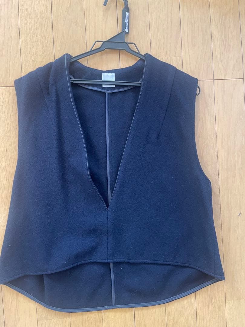 avec deuxclefs ネイビー Vネック ベスト　ジレ M
