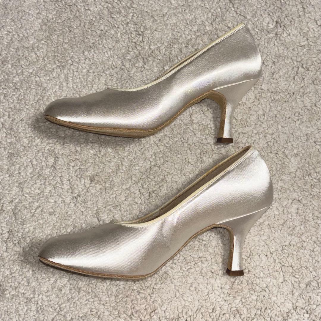 美品　社交ダンス　モダン　シューズ　サテン　ホワイト　ヒール7cm 21.5cm