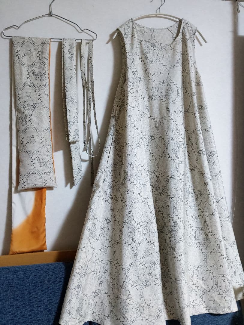 着物リメイク♧フレアーワンピース紬幾何学模様花柄♧白地正絹