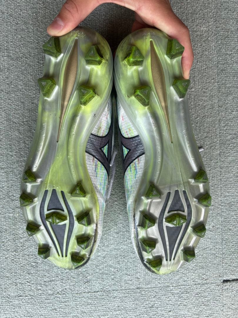 Mizunoアルファ2ホワイト/マルチカラー FG