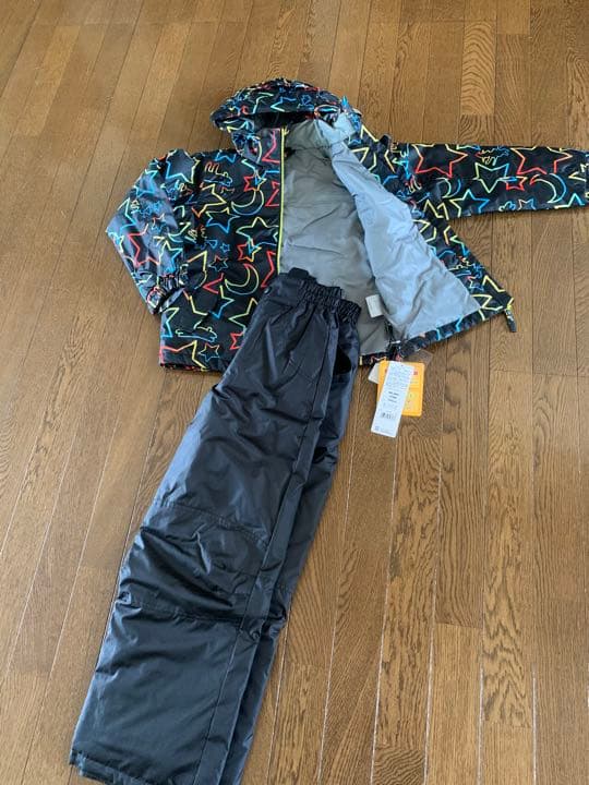 ジュニアスキーウエア　スノーボードウエア　140サイズ