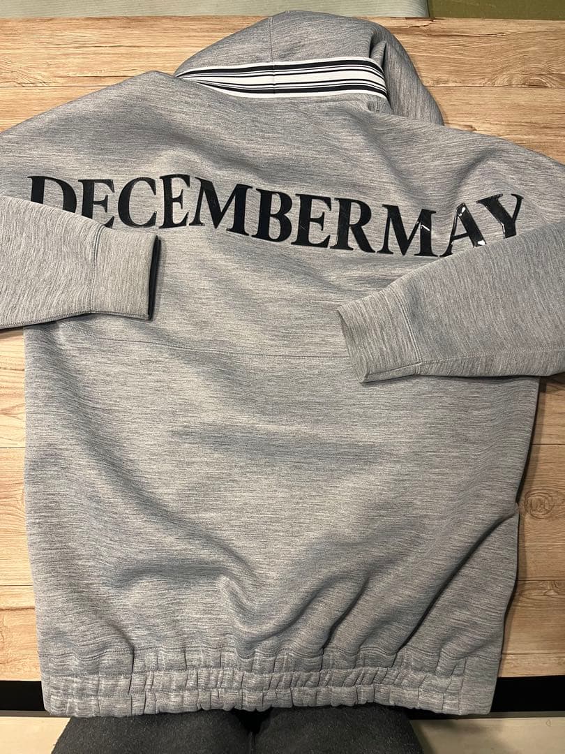 ディセンバーメイ　パーカー