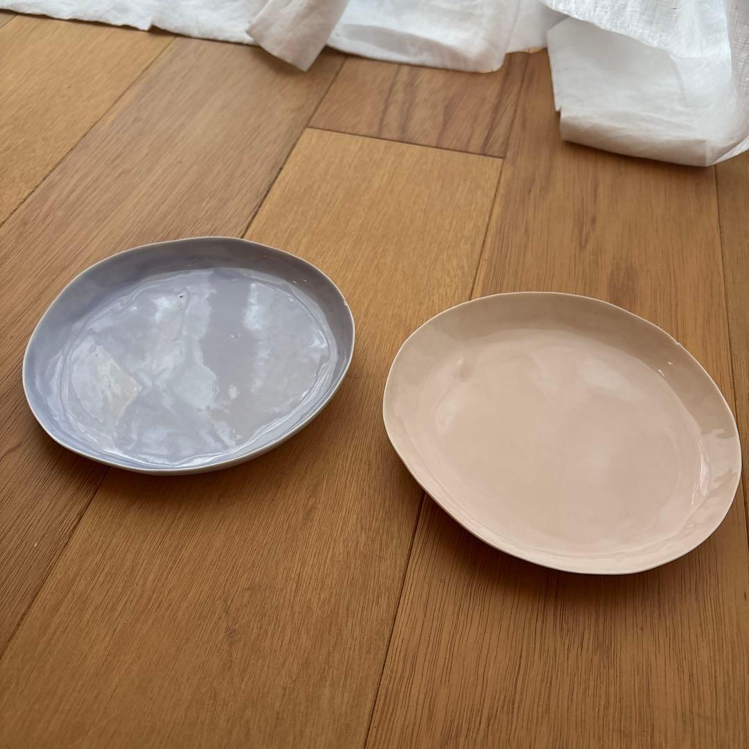 藤本羊子さん　水色とピンクベージュの皿 2枚セット