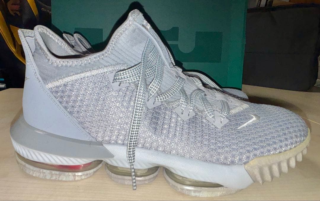 【未使用】NIKE LEBRON XVI LOW グレー 28cm