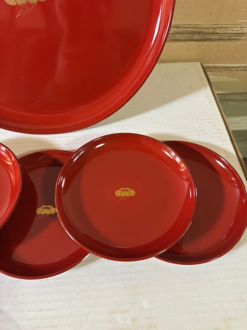 たち吉　赤絵　中皿2枚、蓋付き重ね鉢、とりわけ朱皿6枚