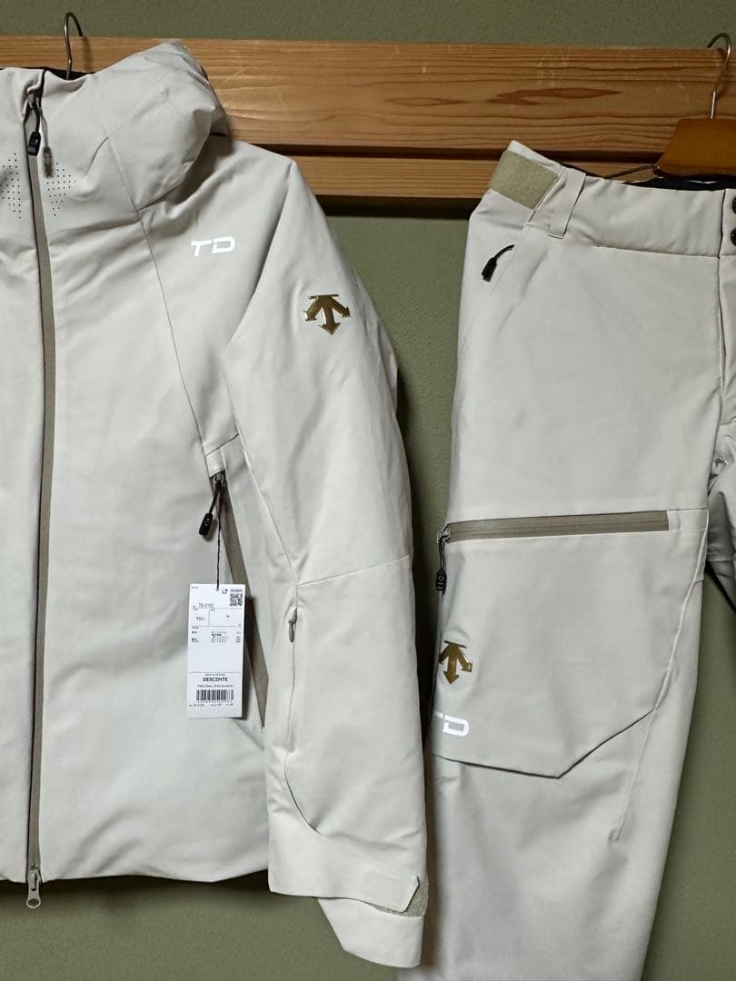 TD スキーウェア 上下セット オフホワイト　チームデサント　デサントメイト