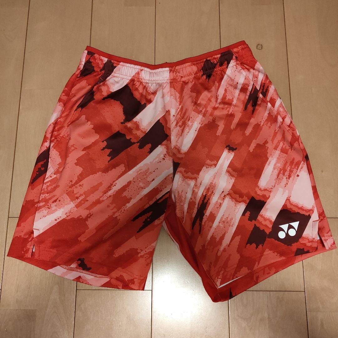 ヨネックス ショートパンツ 赤/白 抽象デザイン