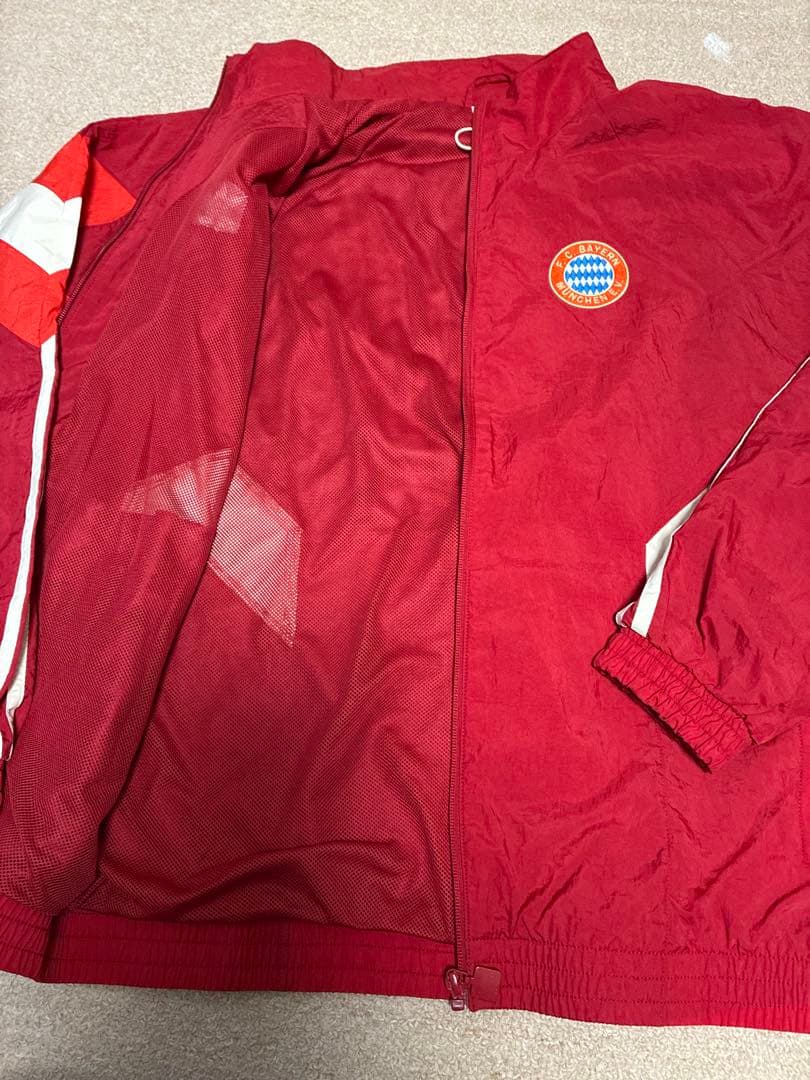 アディダス　バイエルンミュンヘン　アウター ナイロンジャケットウインドブレーカー