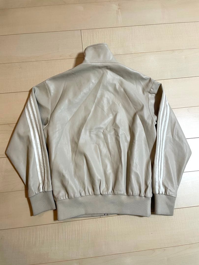 アディダス　完売品　フェイクレザー ジャケット　アディカラー 平野紫耀着用　刺繍