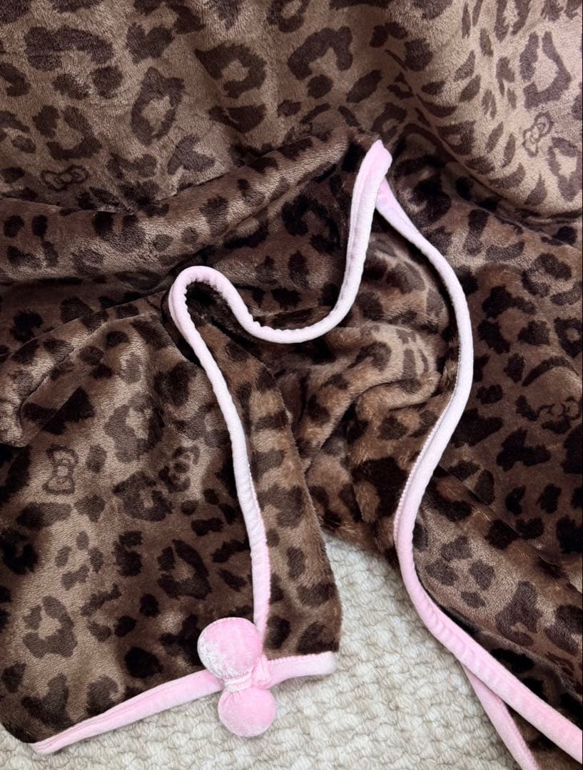 海外限定Hello Kitty x TBH お昼寝用ブランケット