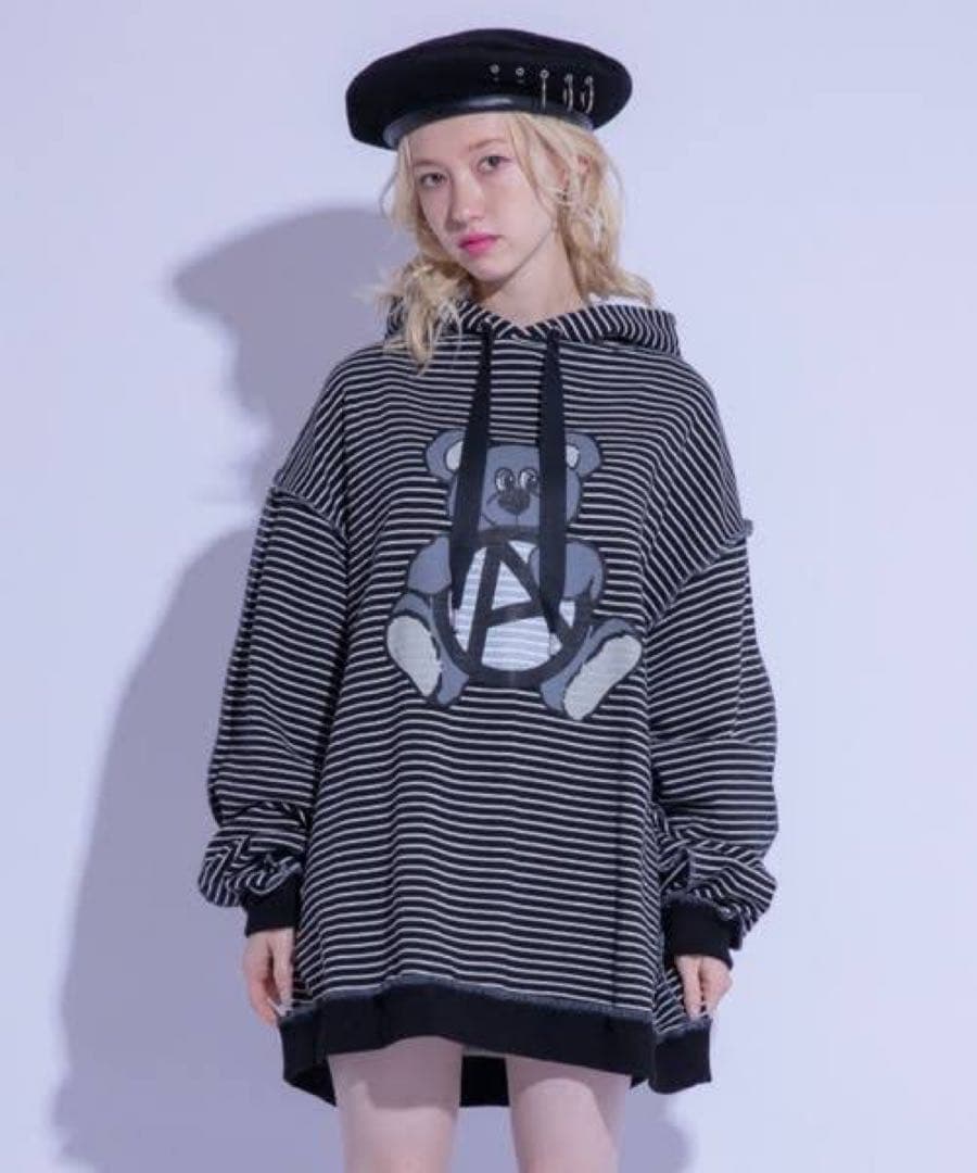 クマ刺繍 黒白ストライプパーカー【Candy Stripper】