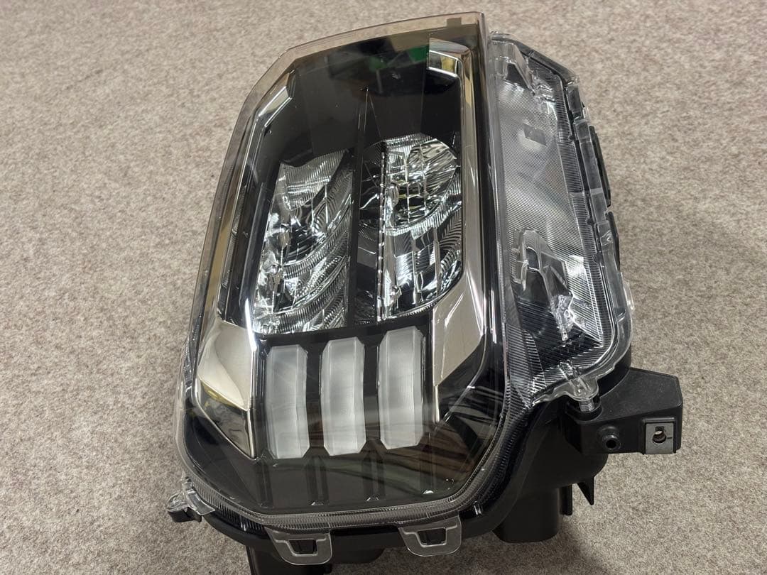 タフト 純正ヘッドライト右側