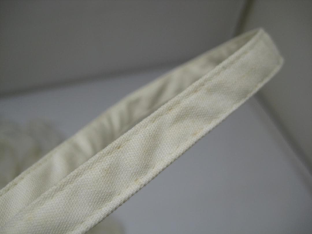 さえら　HISCHRONE ヒスクローネ フリル付き座布団