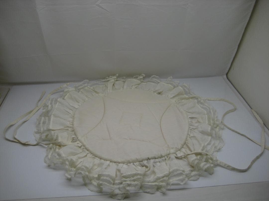 さえら　HISCHRONE ヒスクローネ フリル付き座布団