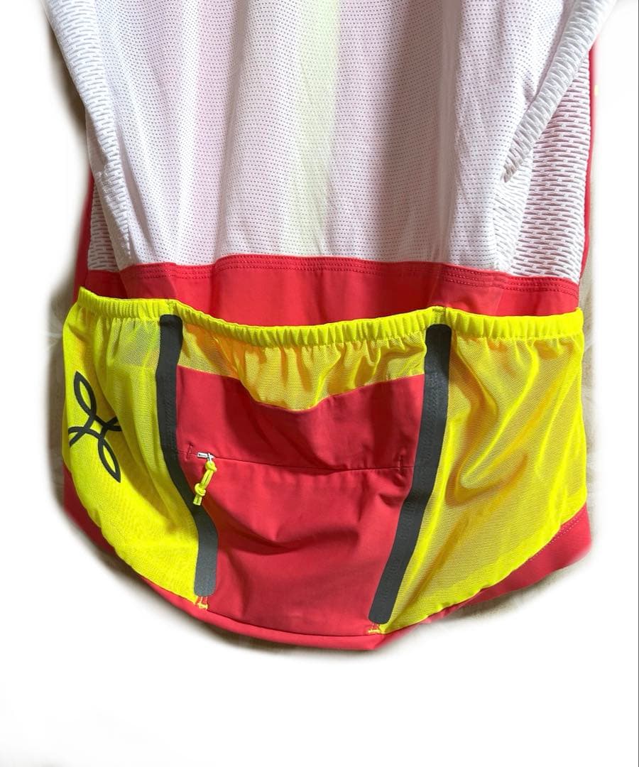 MONTURAサイクリングジャージ　反射材付き、後ろポケット付き　Mサイズ