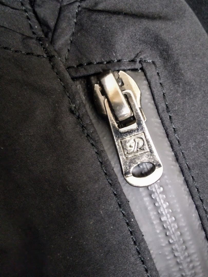 最終値下新品未使用Iroquois完全防水レインパーカー定価¥３０，０００