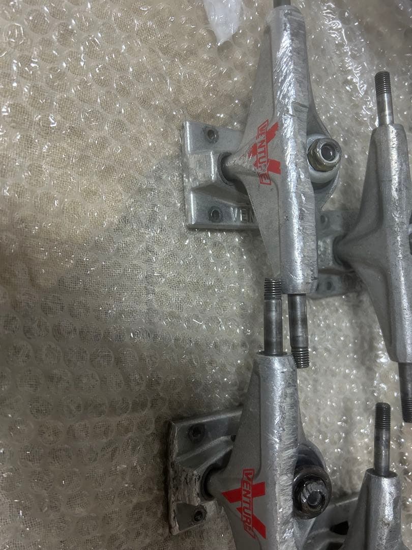 スケートボード トラック 6個セット　スケボー venture ベンチャー