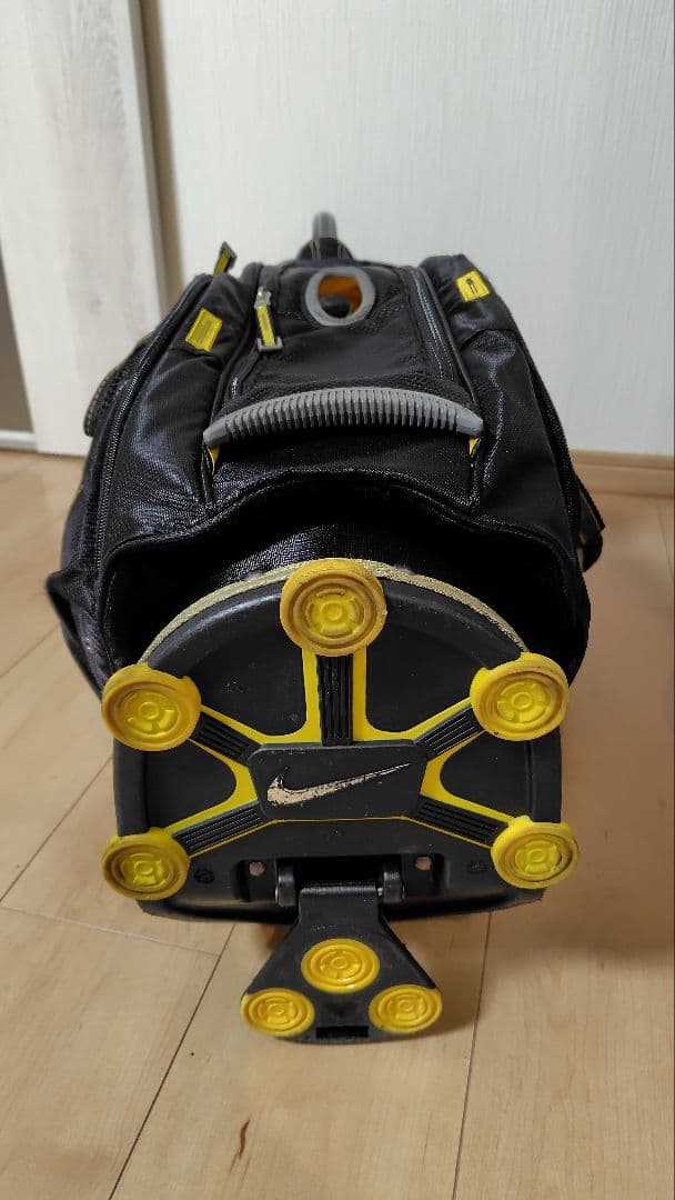 チ*ル様 Nike スタンド付キャディバッグ SasQuatch黒/黄色 14分