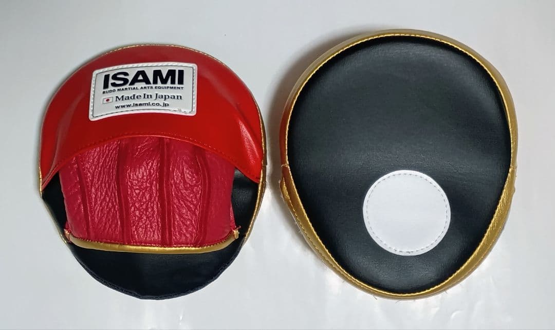 ISAMI コンビネーションミット　　　　　　　　　　　（パンチングミット）