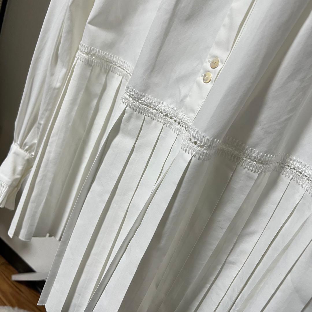 マリリンムーンホワイト プリーツデザイン 長袖シャツ スタンドカラー