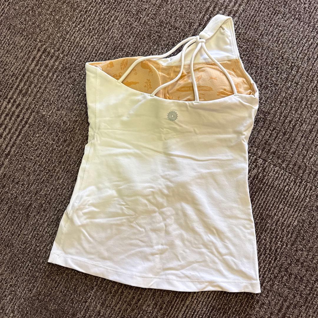 イージーヨガ　ホワイト　ワンショルダーヨガウェア