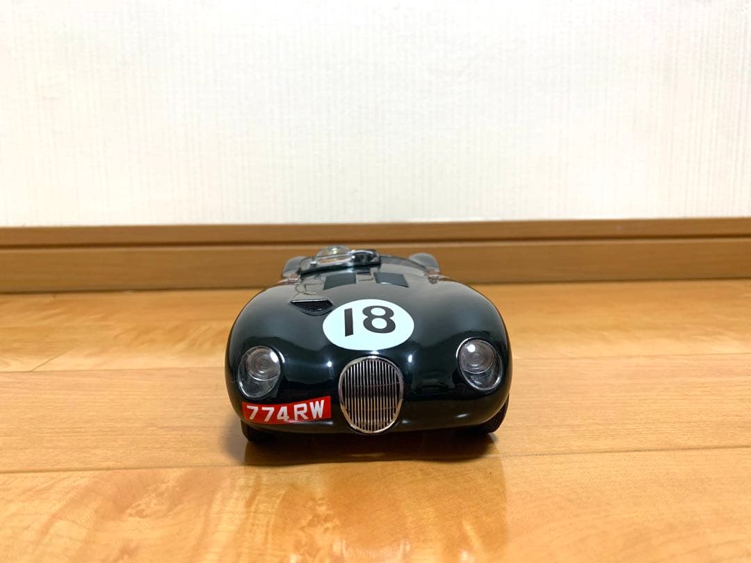 コ*匠様 AUTOart Jaguar C-Type 1:18 スケール