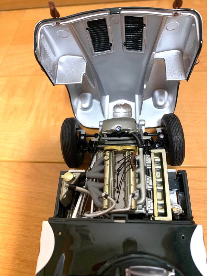 コ*匠様 AUTOart Jaguar C-Type 1:18 スケール