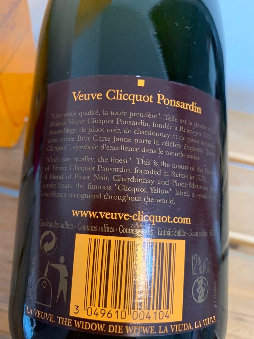 Veuve Clicquot Brut シャンパン 750ml 箱入り