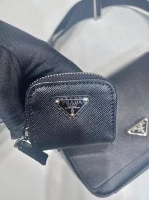 24時間以内発送！ショルダーバッグ ブラック 小物入れ付き