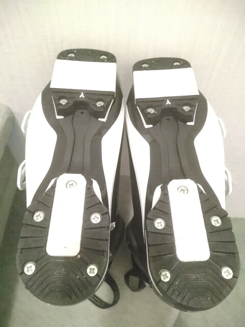 【超美品☆】23.0/23.5cm　ATOMICスキーブーツ♪　送料無料！