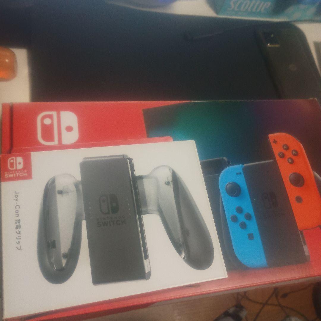 Y*r様 Nintendo Switch 本体 付属品あり　別売り充電グリップ