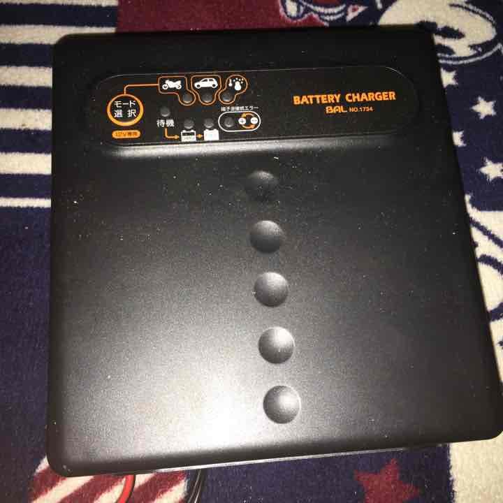 バイクのバッテリー&バッテリーの充電機セット品