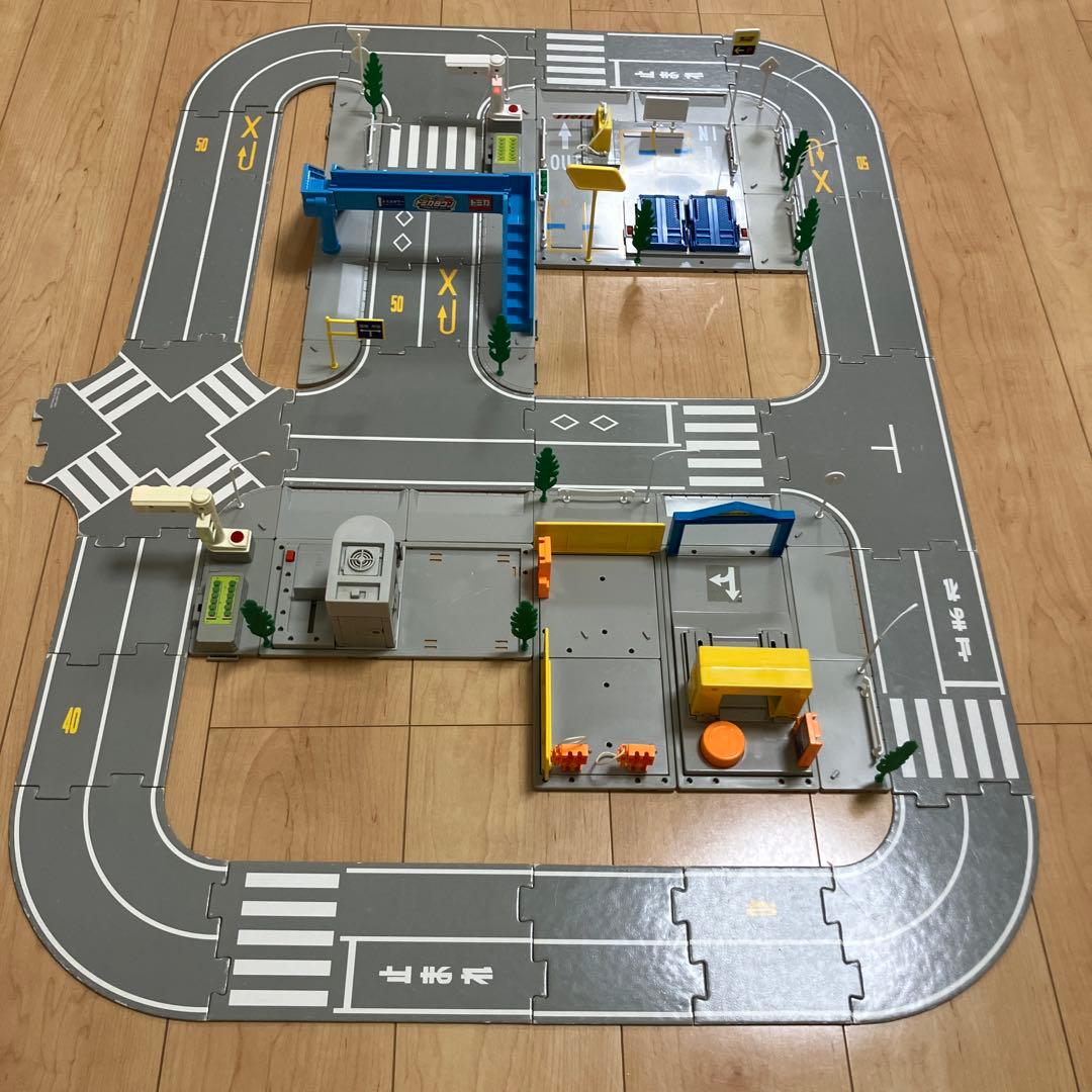 トミカタウン 洗車場 交番 駐車場 信号機×2 歩道橋 つながる道路