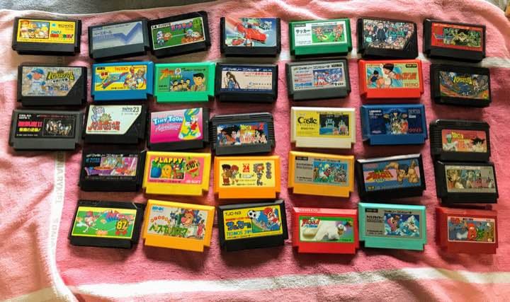 任天堂SALE 初代ファミコン 箱入りアダプター付き +カセット３４本セット！