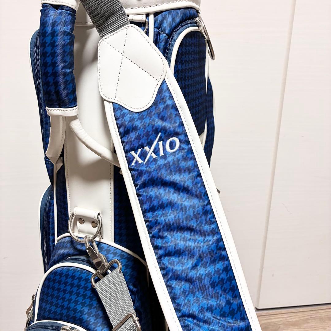 【希少】XXIOゼクシオ キャディバッグ ホワイト/ブルー千鳥柄